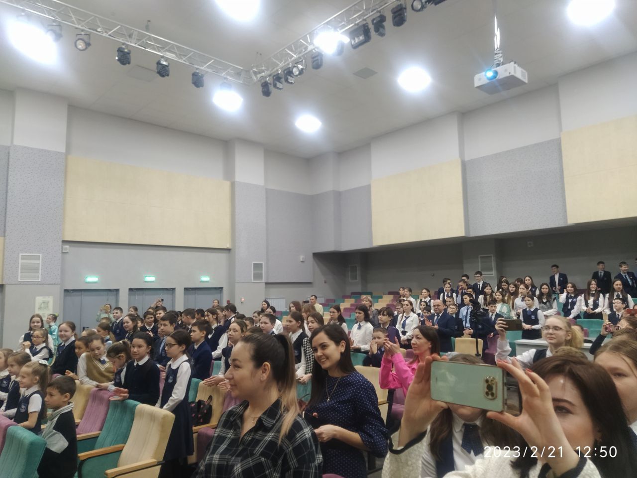 Чаллының 39нчы мәктәбендә Халыкара туган телләр көненә багышланган зур бәйрәм үтте