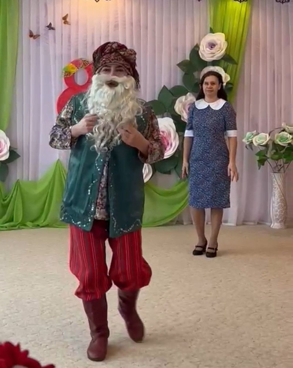 Әниләребезгә игелекле сүзләр, наз һәм игътибар бүләк иттек