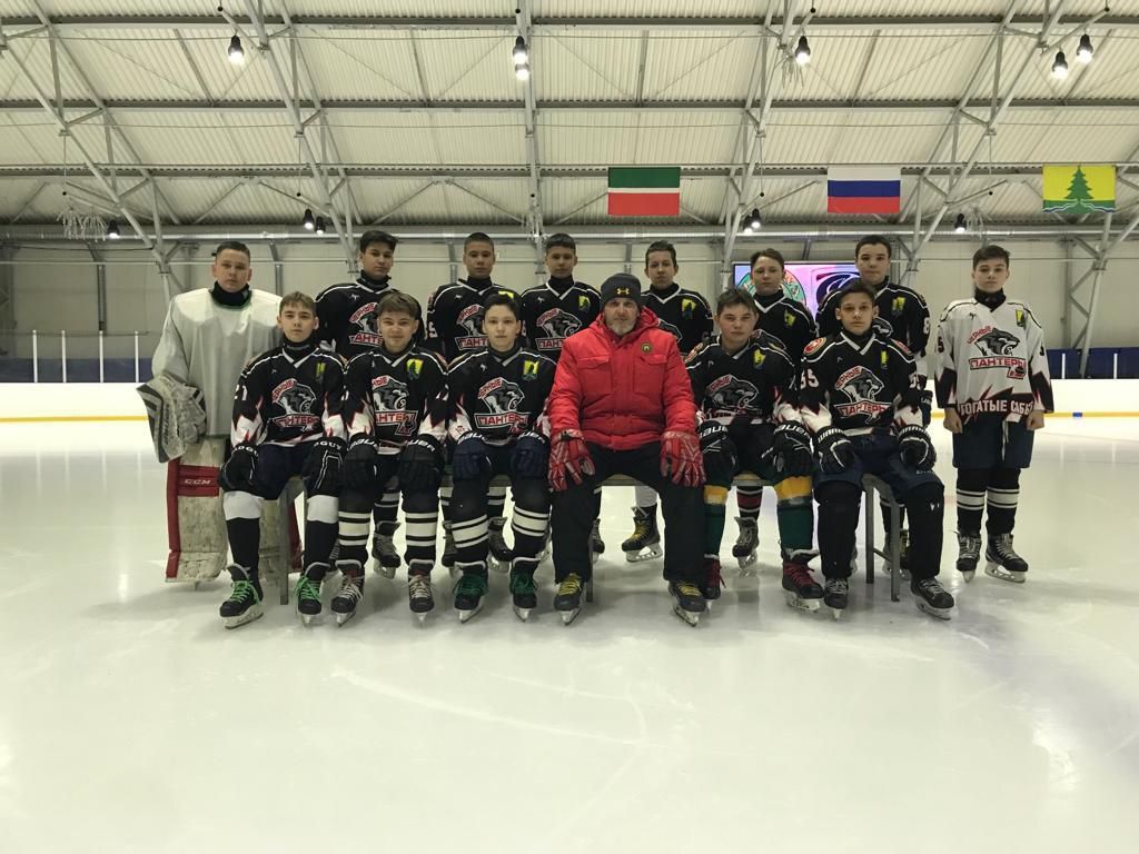 Хоккейчы Камил
