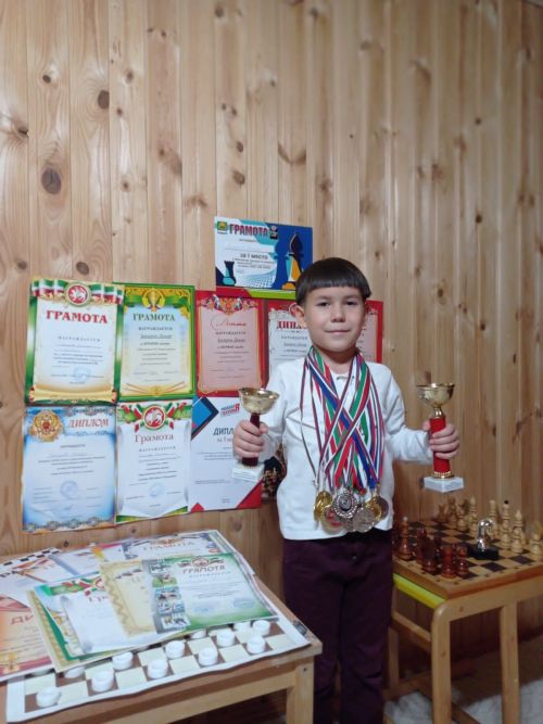 Динар Закиров: «Көндәшең кебек уйларга кирәк»