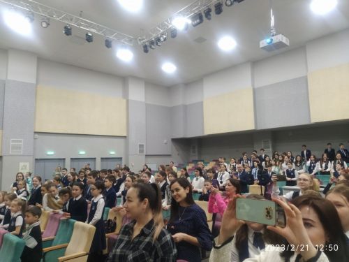 Чаллының 39нчы мәктәбендә Халыкара туган телләр көненә багышланган зур бәйрәм үтте