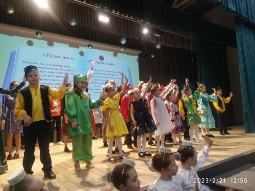 Чаллының 39нчы мәктәбендә Халыкара туган телләр көненә багышланган зур бәйрәм үтте