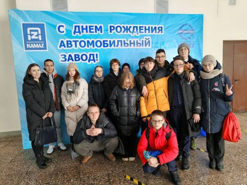 Автомобильләр заводы укучыларга үз ишекләрен ачты