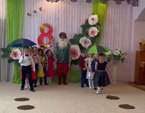 Әниләребезгә игелекле сүзләр, наз һәм игътибар бүләк иттек