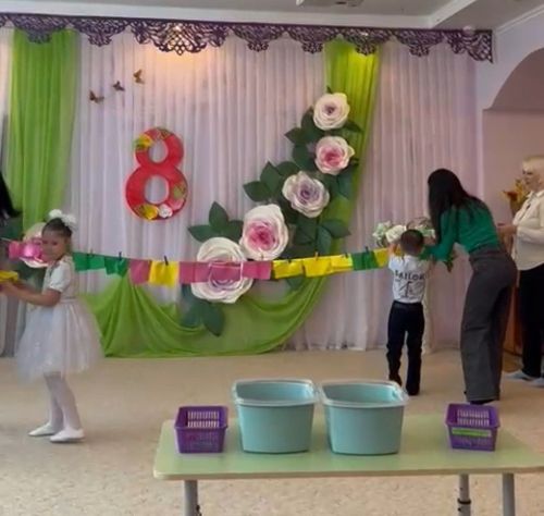 Әниләребезгә игелекле сүзләр, наз һәм игътибар бүләк иттек
