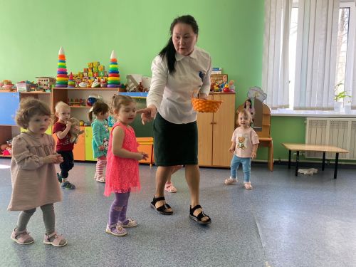 Бакчабызда «Курочка Ряба» дигән шөгыль күрсәттек