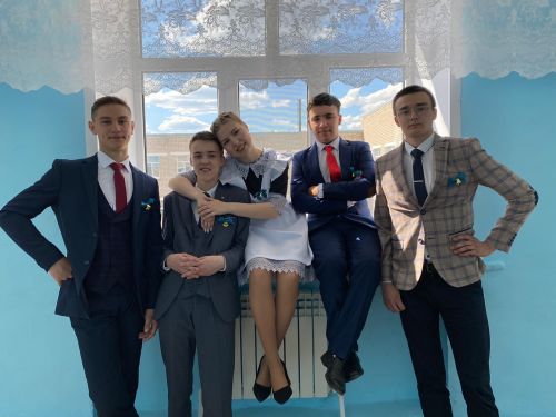 Соңгы кыңгырау, чыңлама...