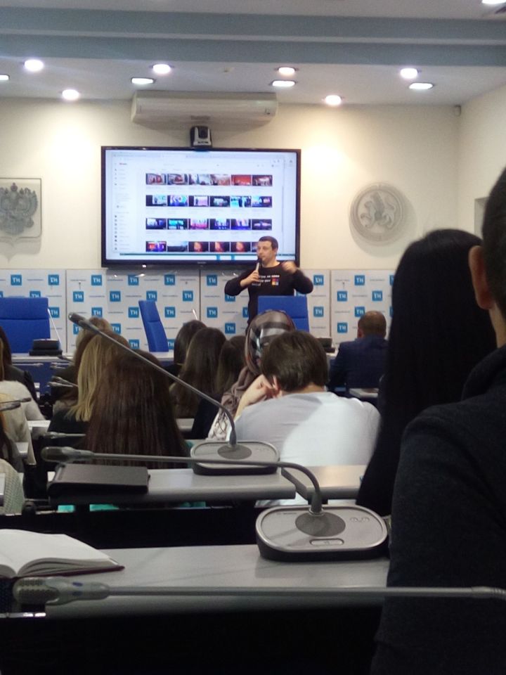 Танылган блогер Татар малай журналистлар өчен мастер-класс үткәрде