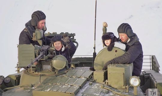 Рөстәм Миңнеханов Чаллыда яшәүче малайның танкта йөрү хыялын чынга ашырган