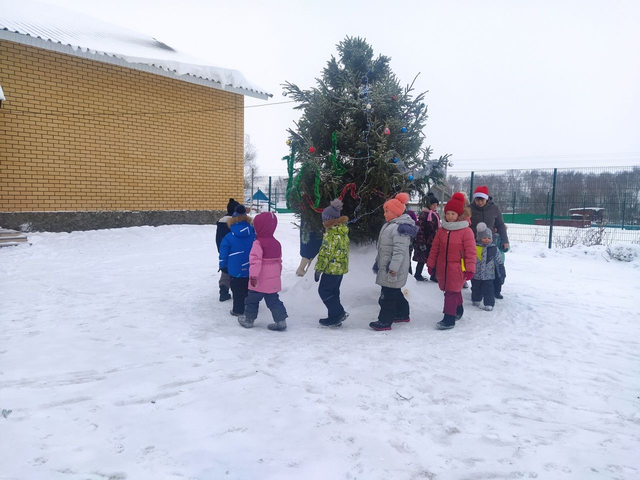 Балык Бистәсе районы Югары Тегермәнлек авылында балалар өчен бәйрәм узды
