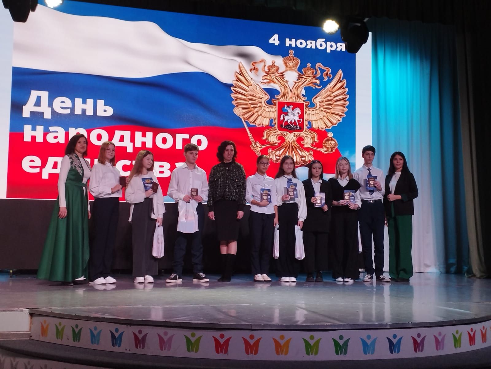 Мин Советлар Союзы герое белән!