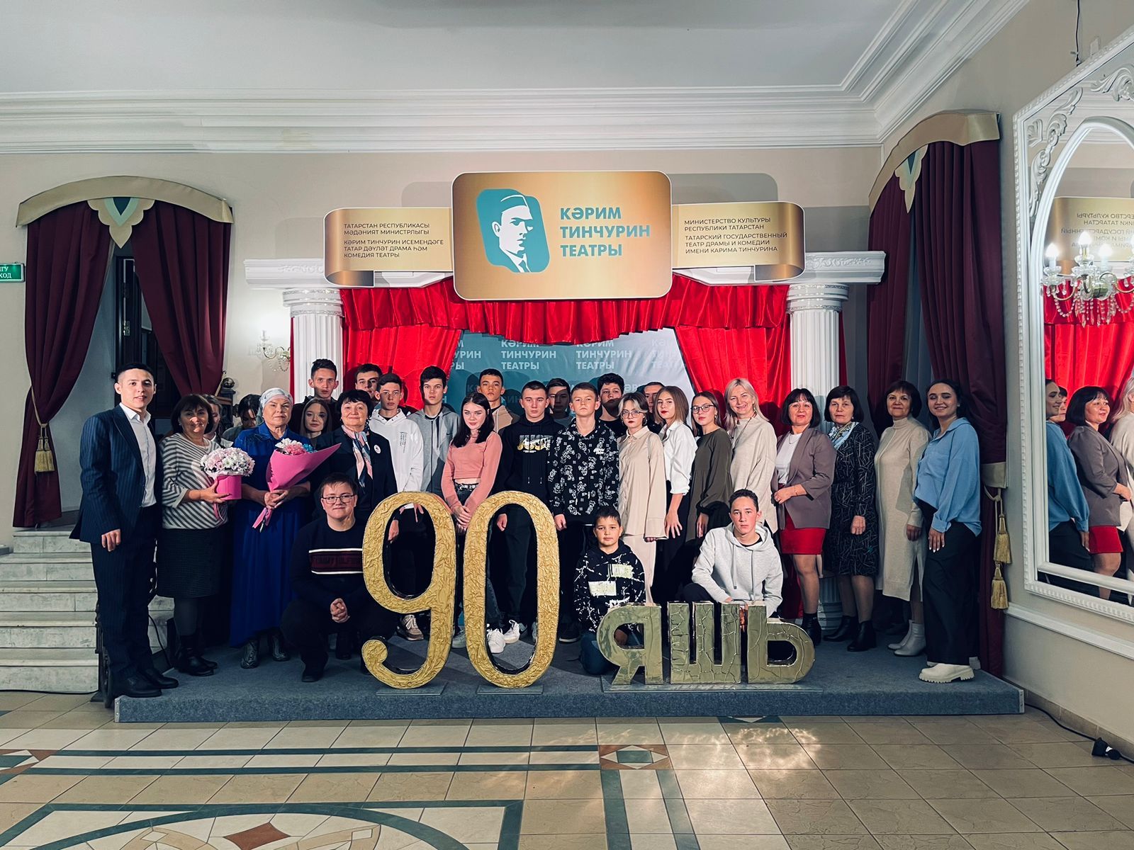 Йолдызлы көнебез: Тинчурин театры 90 еллыгын ничек билгеләп үтте?