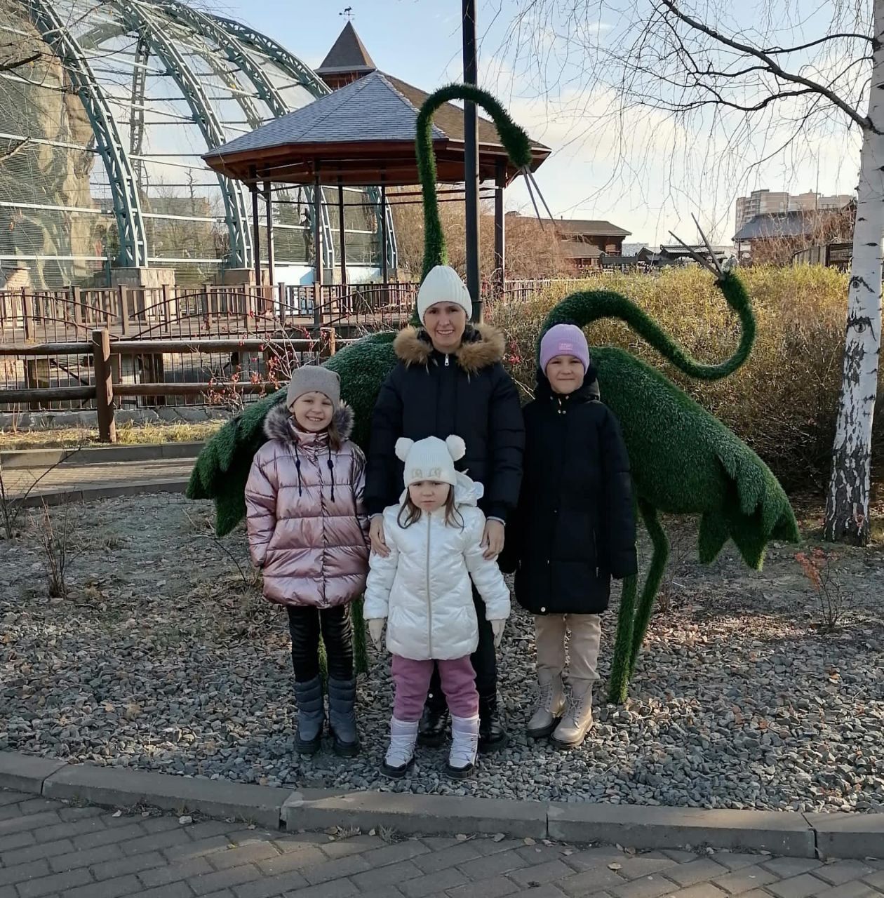 Мин әнигә булышам