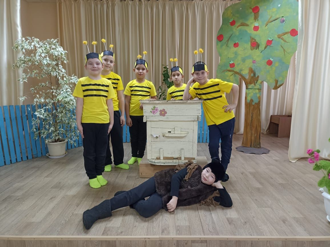 Фоат Садриевның «Бал тәмле дә...» дип исемләнгән әсәрен сәхнәләштердек