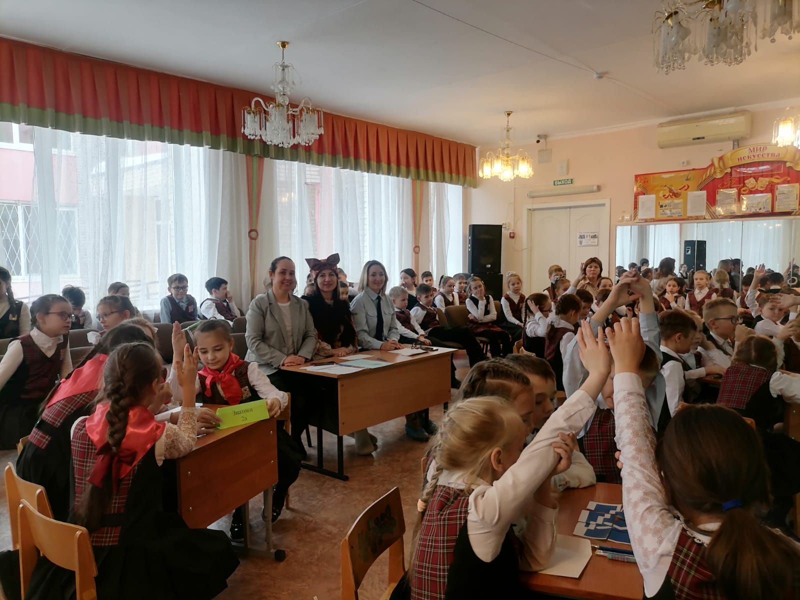 64нче прогимназиядә “Юл йөрү кагыйдәләре белгечләре” дигән интеллектуаль уен үтте