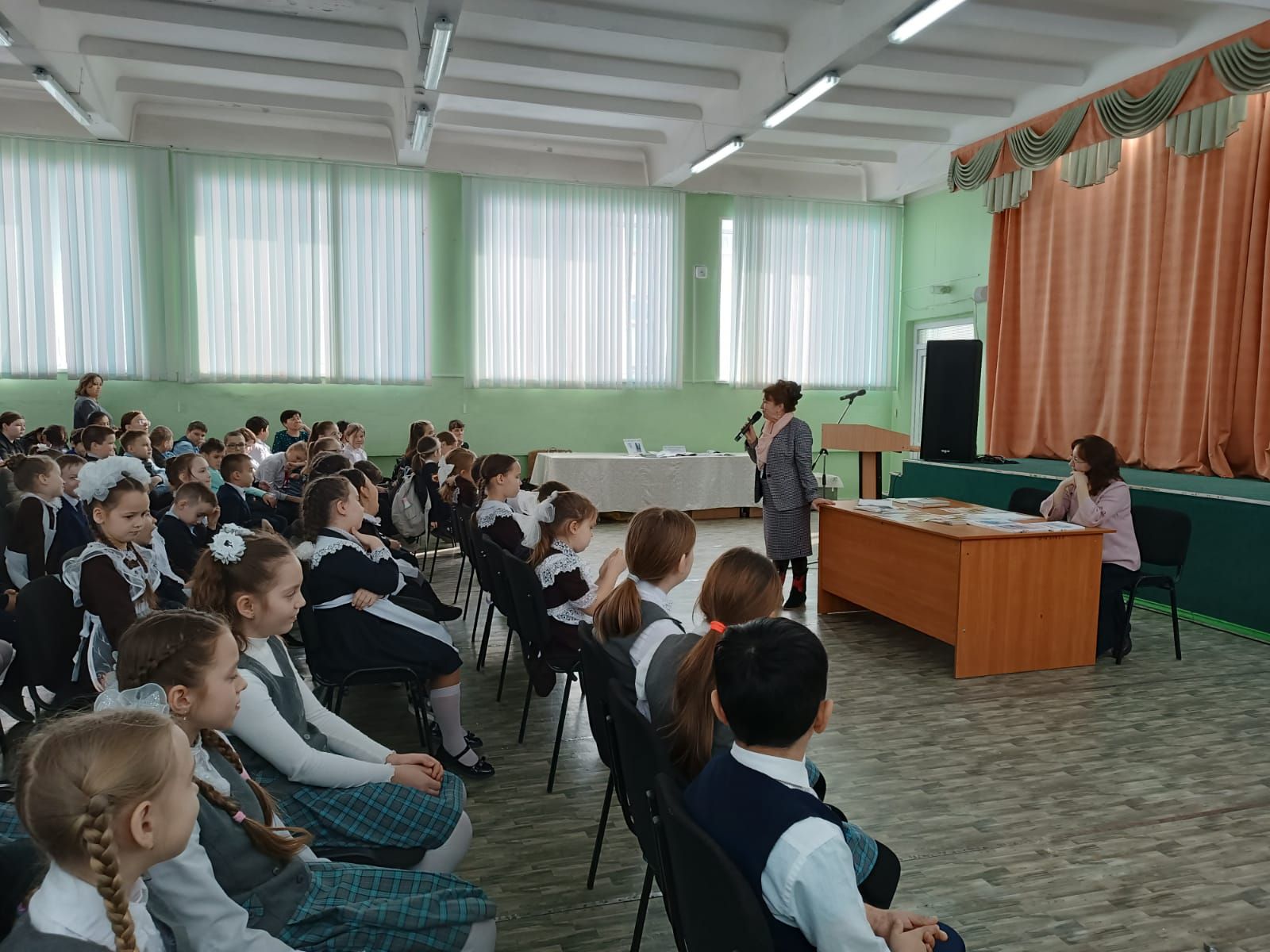 Чаллының 12нче мәктәбендә «Шагыйрь йөрәкле язучы» дигән иҗади очрашу үтте