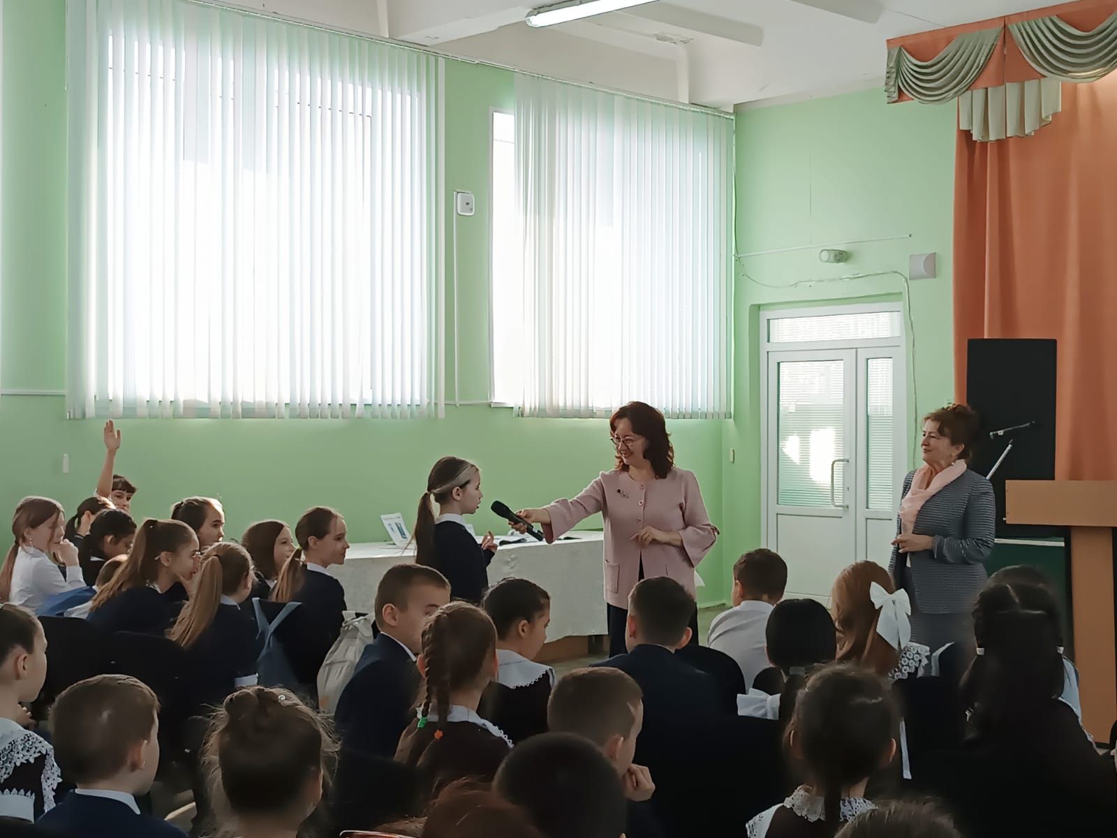 Чаллының 12нче мәктәбендә «Шагыйрь йөрәкле язучы» дигән иҗади очрашу үтте