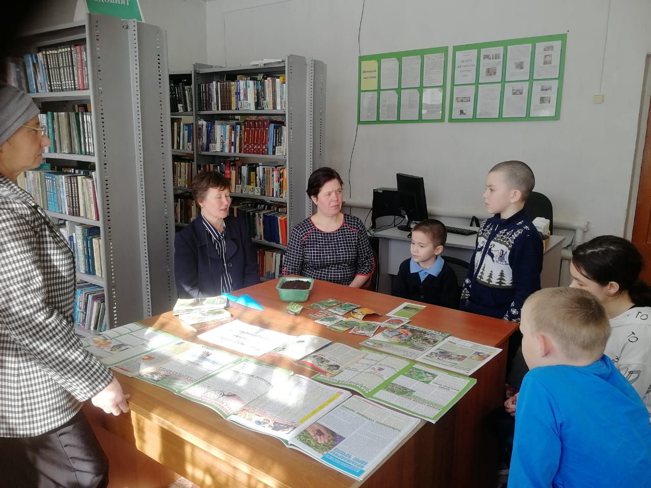 Кечкенәдән эшкә өйрәнеп үсәбез