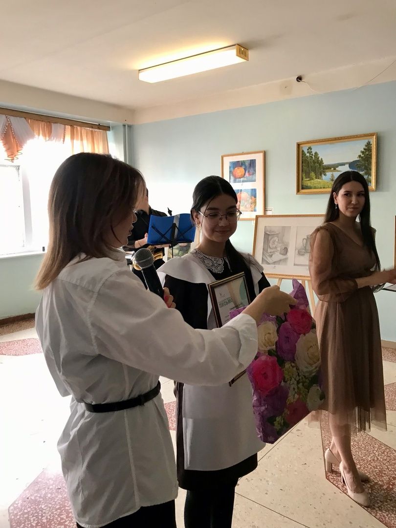 Чаллының 58нче мәктәбендә «Пятна счастья» күргәзмәсе ачылды