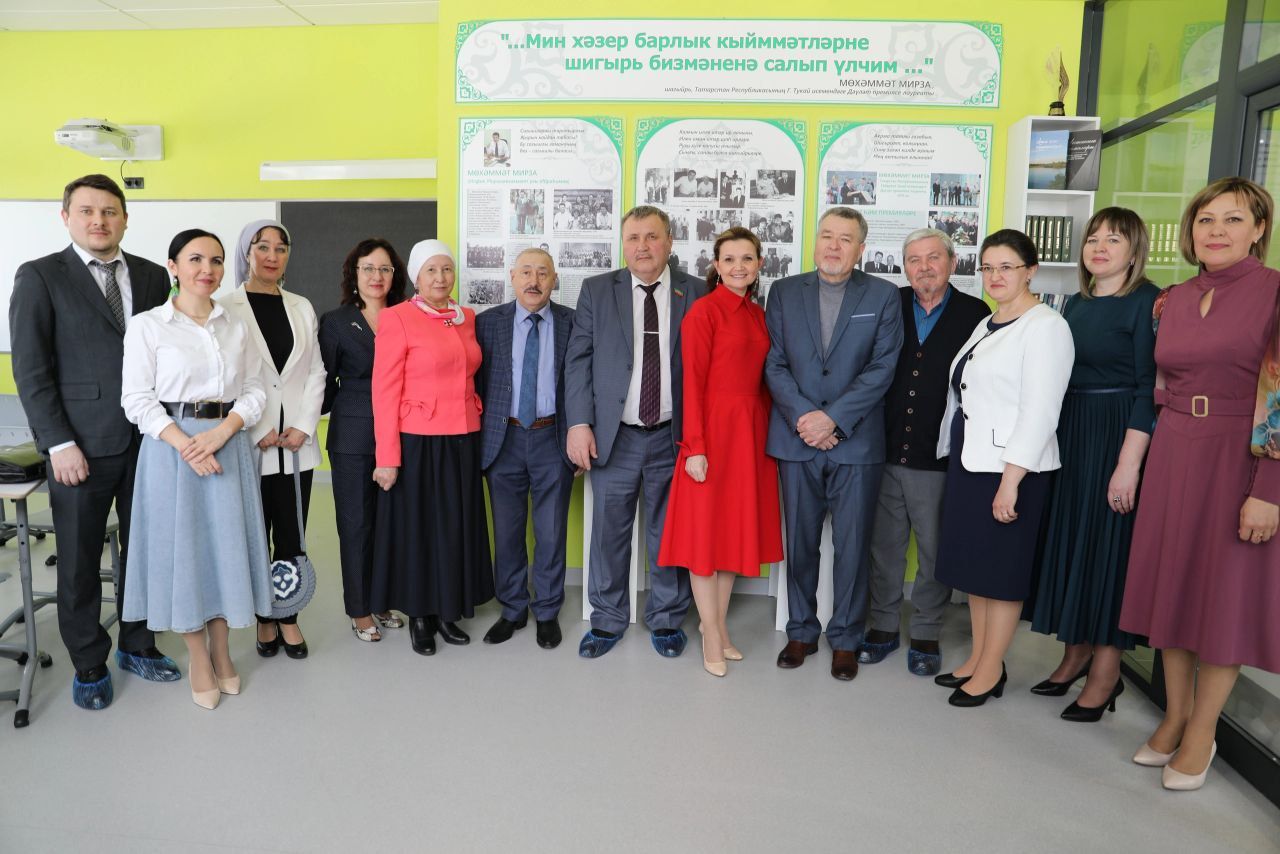 Гимназиябездә Мөхәммәт Мирза исемендәге поэзия кабинеты ачылды