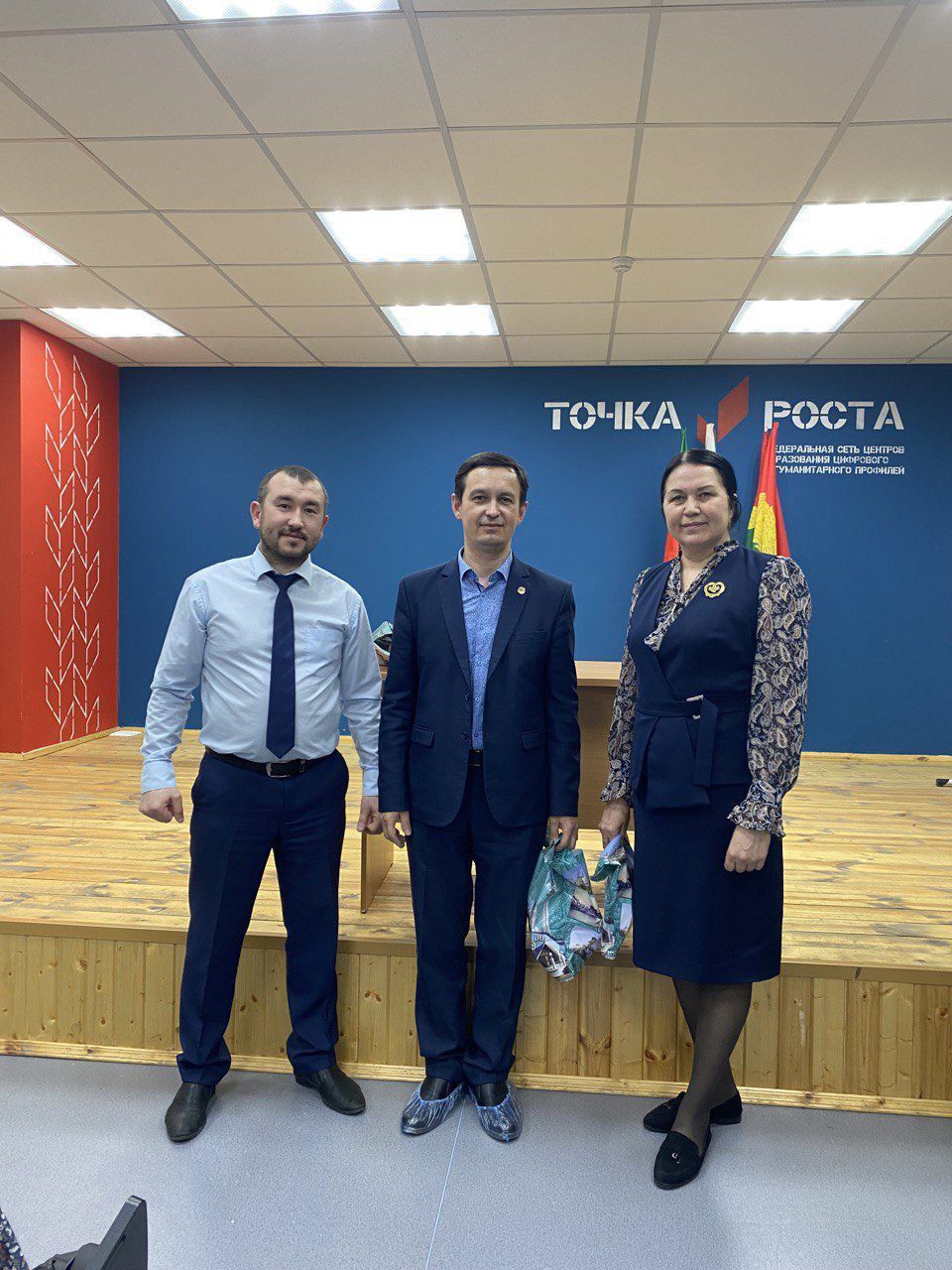 Апас радиосы Каратун мәктәбенә Белем радиосы хезмәткәрләре килде