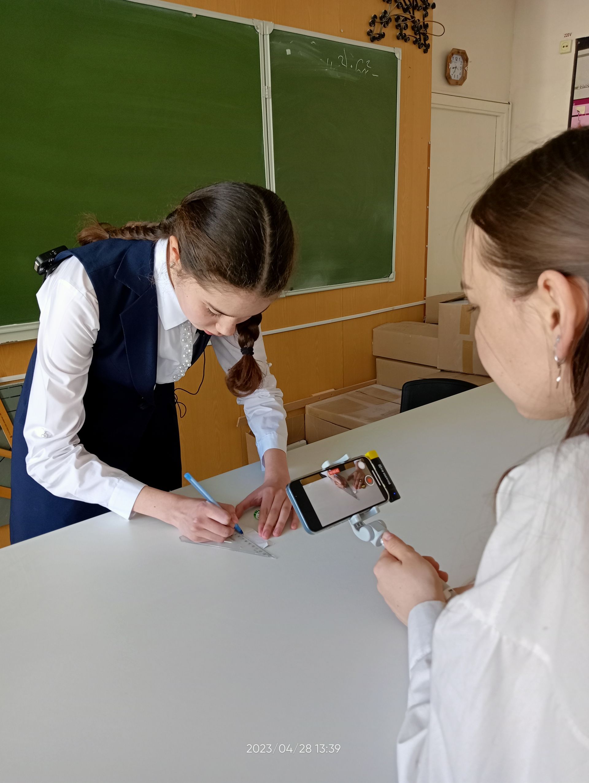 «Кы­зык­лы ла­бо­ра­то­ри­я» про­ек­тының чираттагы чыгарылышы. Ян­мый тор­ган кә­газь һәм яна тор­ган ба­та­рея...