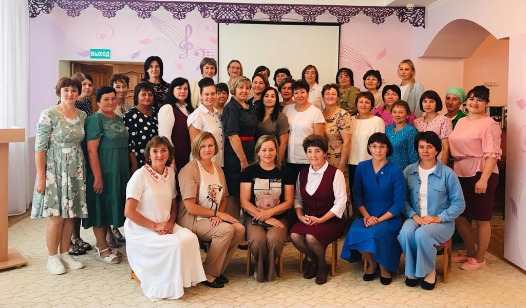 Җәлилнең 5нче «Әкият» балалар бакчасында тәрбиячеләрнең Август педагогия конференциясенең секция утырышы узды