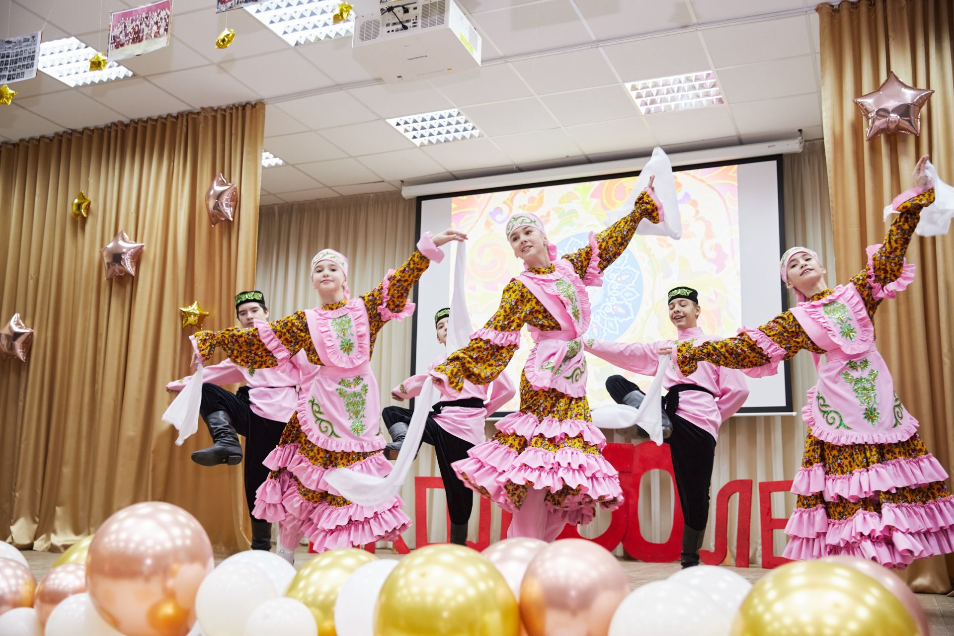 Юбилеең белән, мәктәбем!