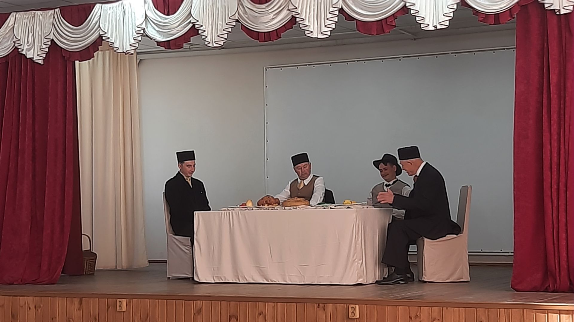 Бездә кунакта – Чаллы театры артистлары