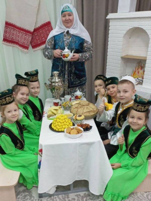 Балаларны татар халкының гореф-гадəтлəре, йолалары, бəйрəмнəре үрнəгендə тəрбиялəү