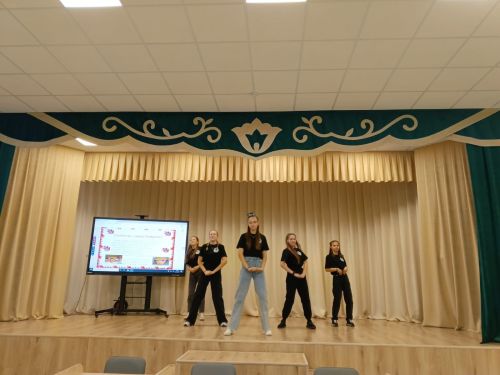 Мәктәбебездә Сөмбелә бәйрәме үтте