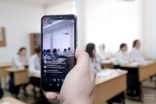 Мәктәптә телефон куллануны чикләү турында закон проекты беренче укылышны узды