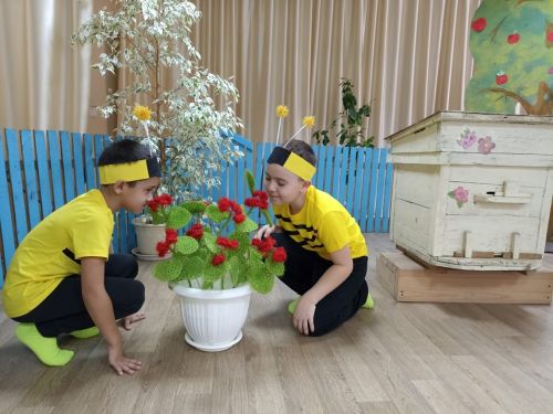 Фоат Садриевның «Бал тәмле дә...» дип исемләнгән әсәрен сәхнәләштердек