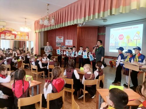 64нче прогимназиядә “Юл йөрү кагыйдәләре белгечләре” дигән интеллектуаль уен үтте