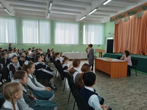 Чаллының 12нче мәктәбендә «Шагыйрь йөрәкле язучы» дигән иҗади очрашу үтте