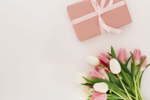 Әнигә, дус кызыңа, кыз туганыңа 8 мартка нәрсә бүләк итәргә?