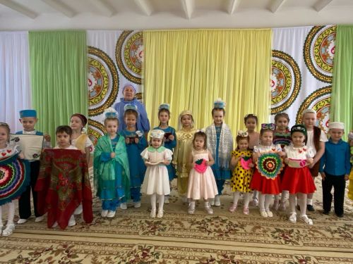 83нче балалар бакчасына шагыйрә Рәмзия Вәлиева килде