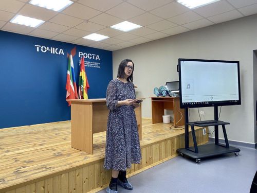 Апас радиосы Каратун мәктәбенә Белем радиосы хезмәткәрләре килде