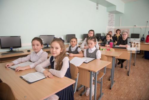 Чаллыдагы мәктәптә банан агачы җимеш биргән