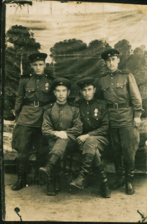 Бер ай барды бәрелеш