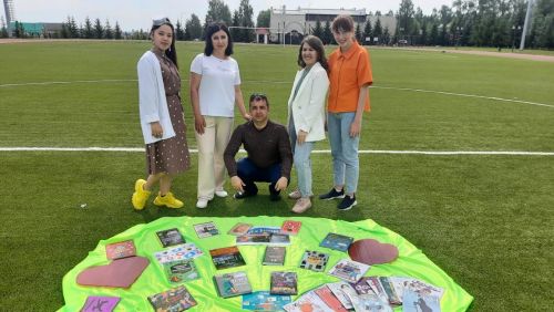 Кем ул блогер?