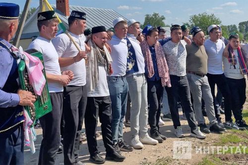 Егетләр китә солдатка