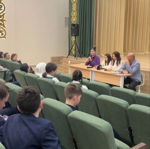 Блогерлар кунакка килде