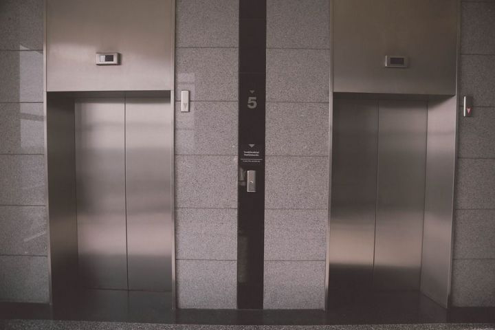 Лифттагы танышу