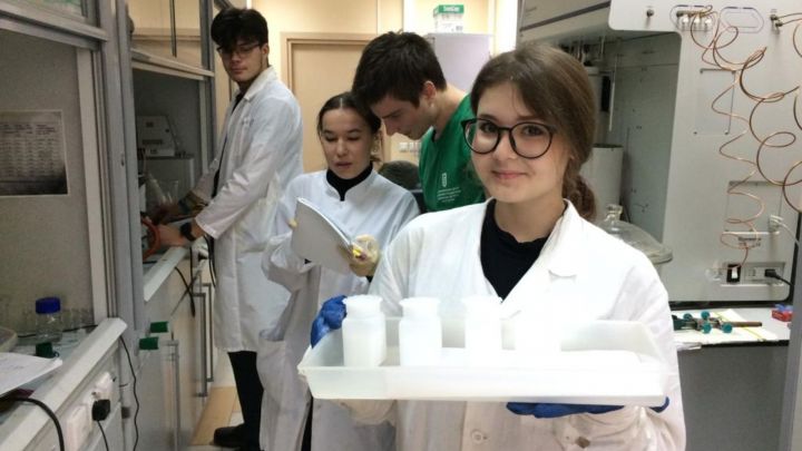 Татарстан укучылары КФУның химик лабораторияләрендә тикшеренү эшләре алып бара