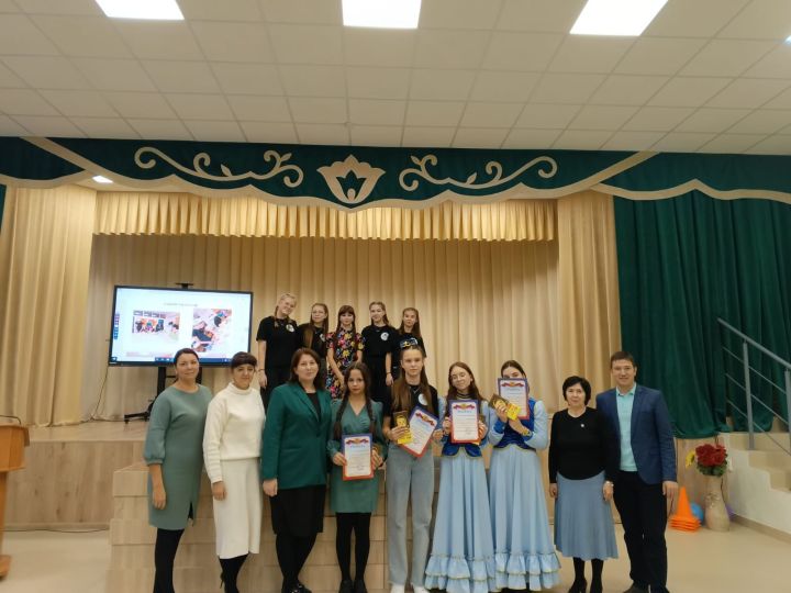 Мәктәбебездә Сөмбелә бәйрәме үтте