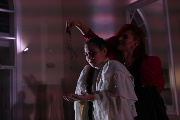 Кариев театрында «Гөлчәчәк» куркыныч әкиятенең премьерасы булды