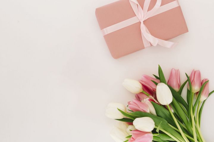 Әнигә, дус кызыңа, кыз туганыңа 8 мартка нәрсә бүләк итәргә?