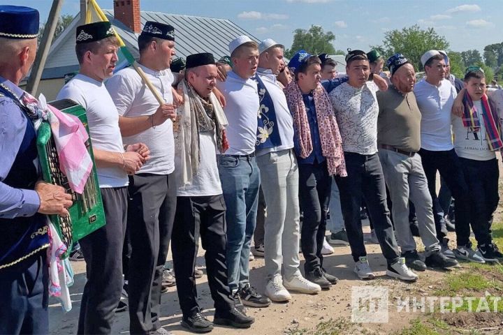 Егетләр китә солдатка