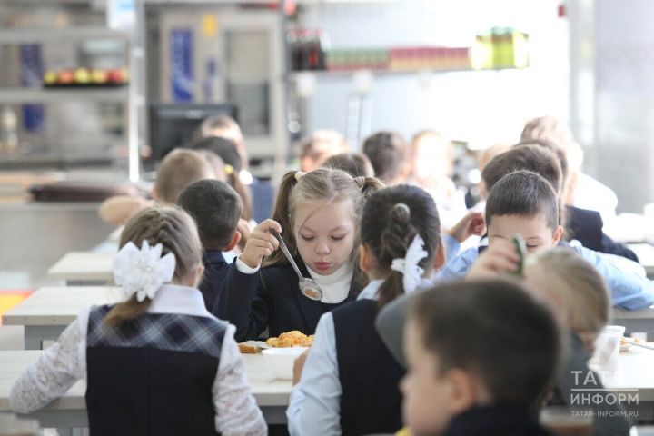 Укучылар сыр белән макарон, коймак һәм борщ ярата
